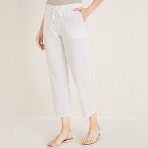 Chico’s size 3(XL/16) White Chic360 Tulip-Hem Crops 36” Length